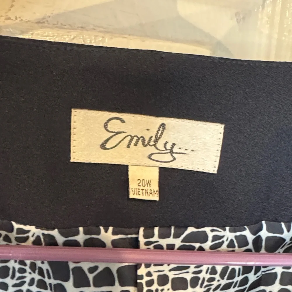 Emily Elegant Black Women's Jacket - Picture 2 of 6